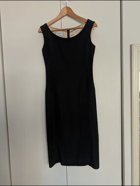 Maggy London Black Sleeveless Midi Sheath Dress